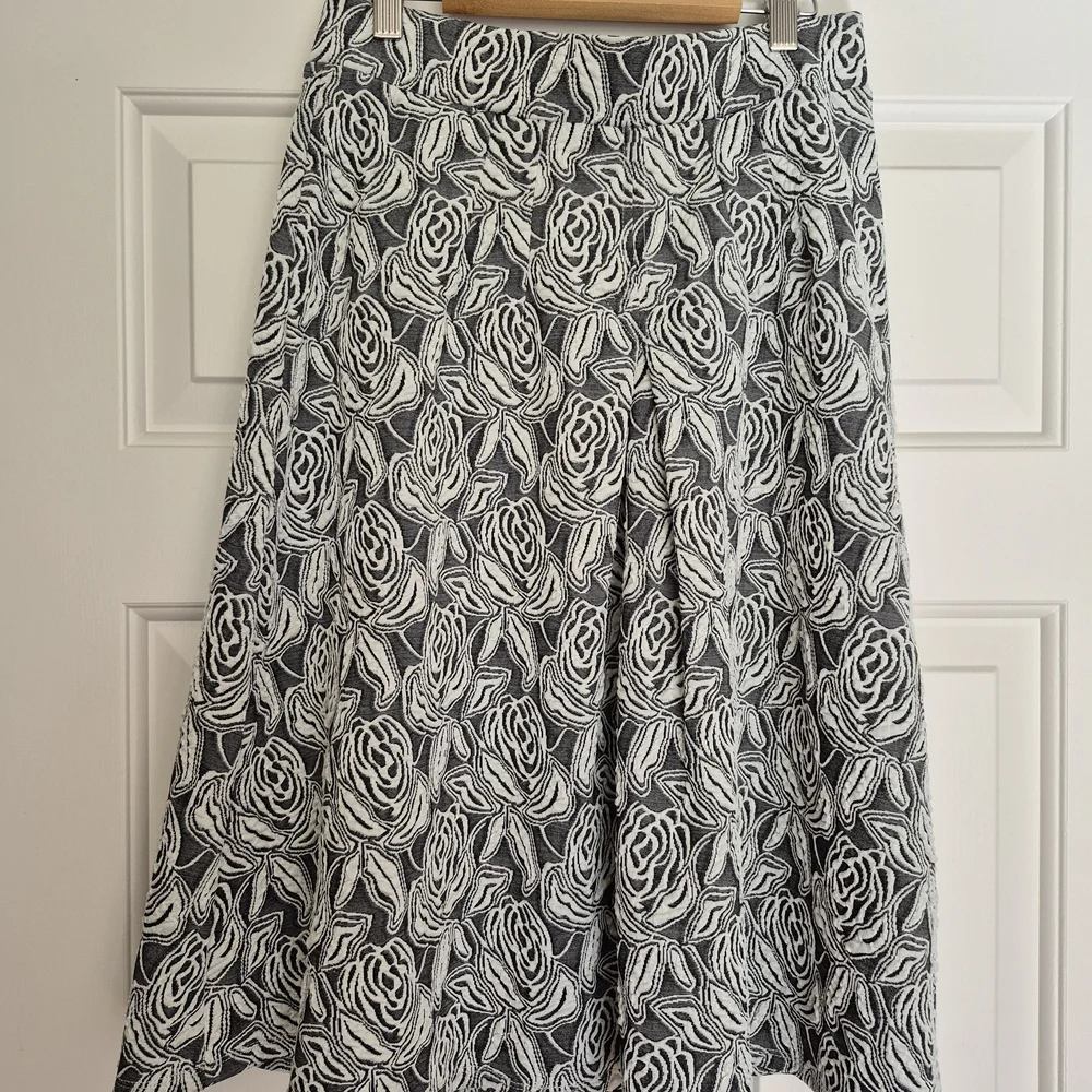 Unique Spring Floral A-Line Skirt, NWOT/Flawless Condition - Picture 1 of 3